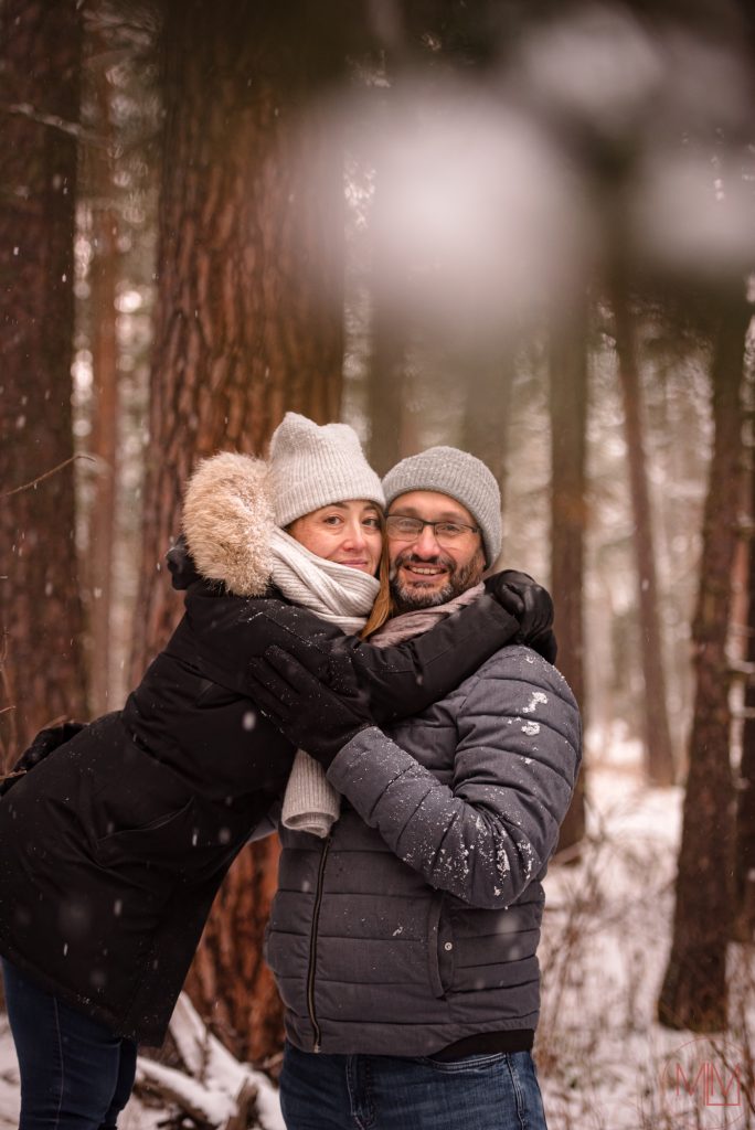 photographe-les-angles-seance-couple-hiver-sous-la-neige