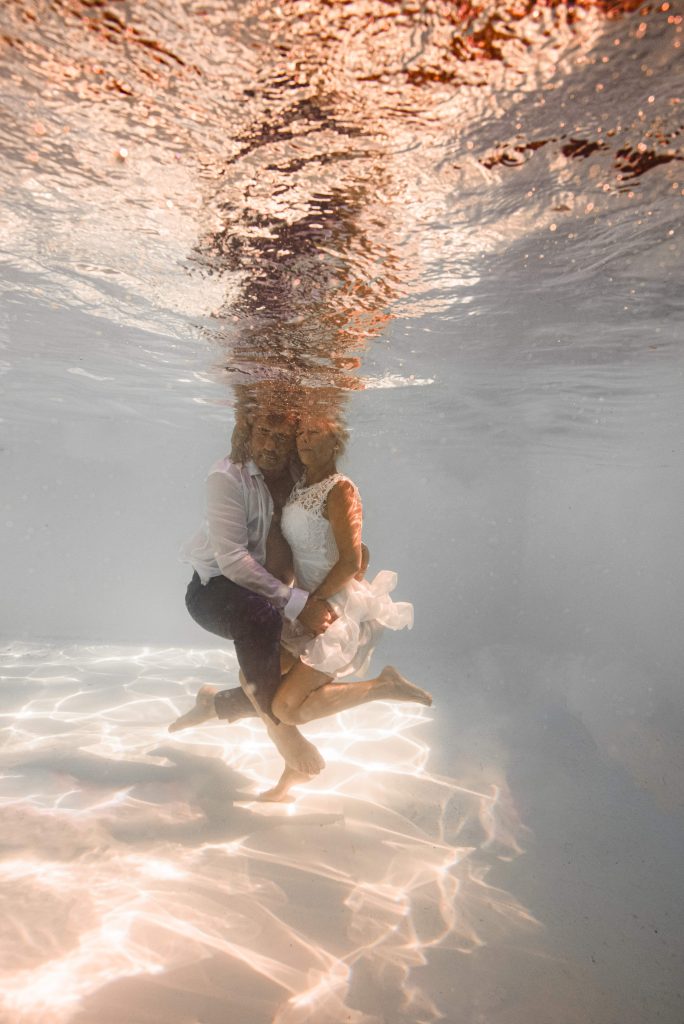 photographe-aquatique-seance-trash-the-dress