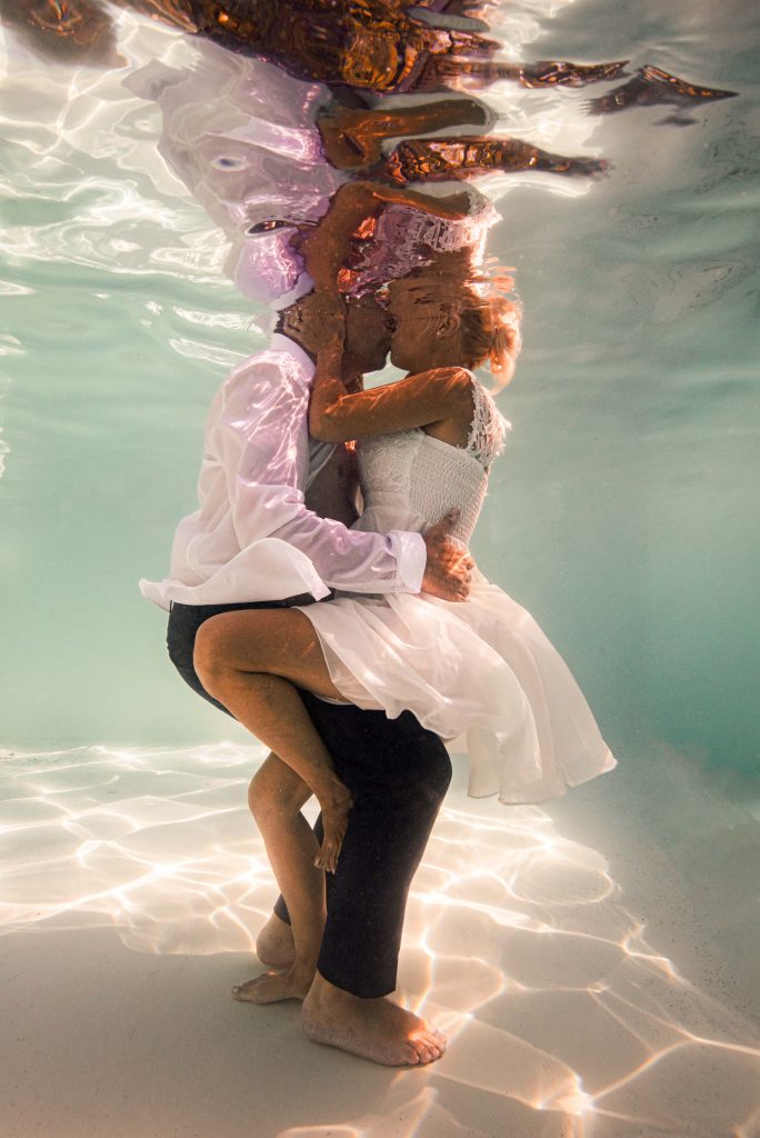 photographe-aquatique-seance-trash-the-dress