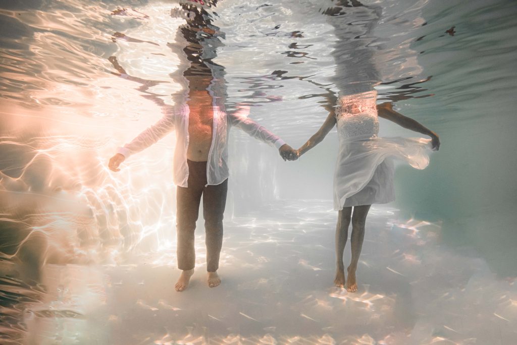 photographe-aquatique-seance-trash-the-dress